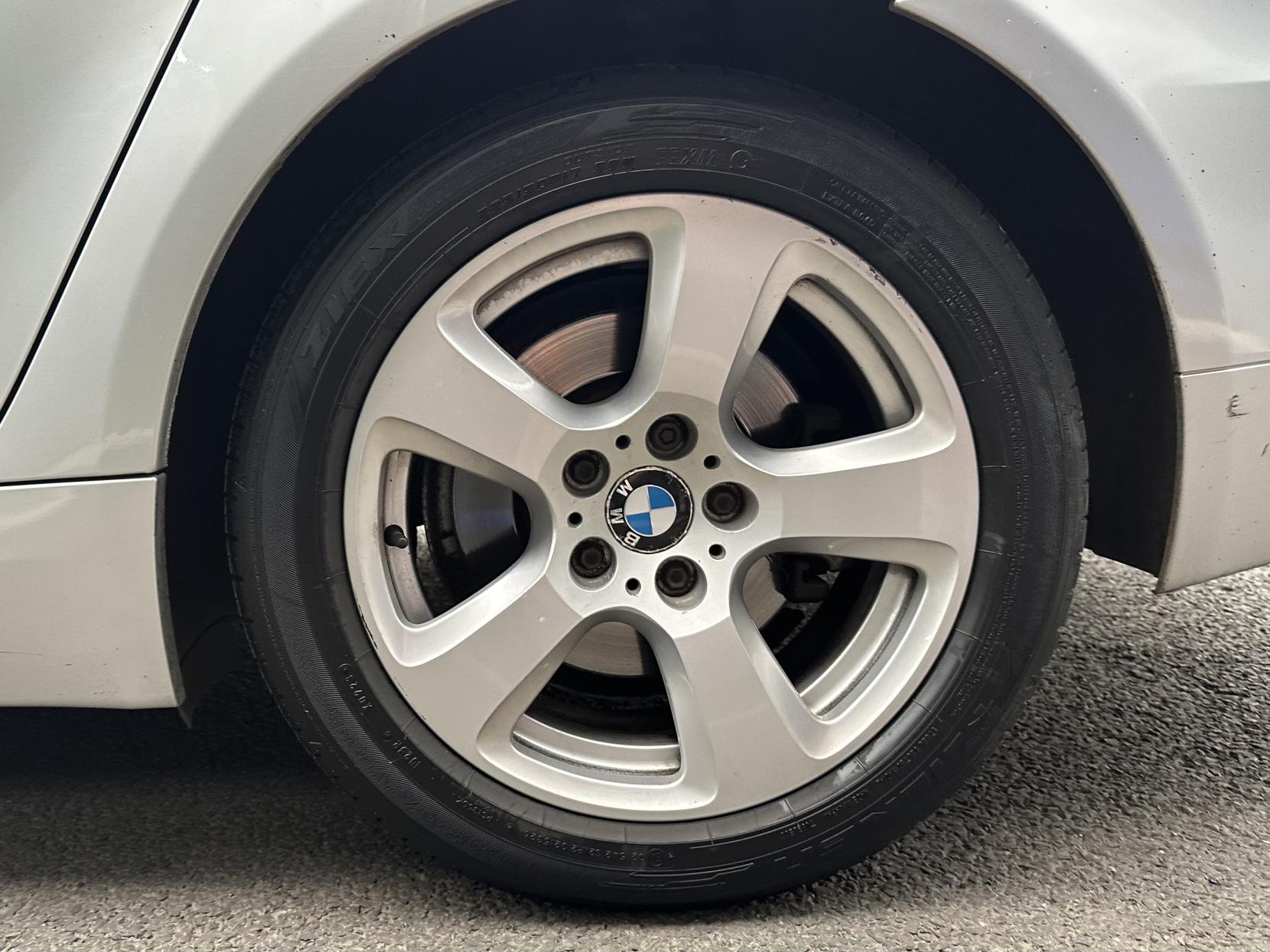 BMW 5 Series 2.0 520d SE Business Edition Saloon 4dr Diesel Steptronic Euro 4 (177 ps)