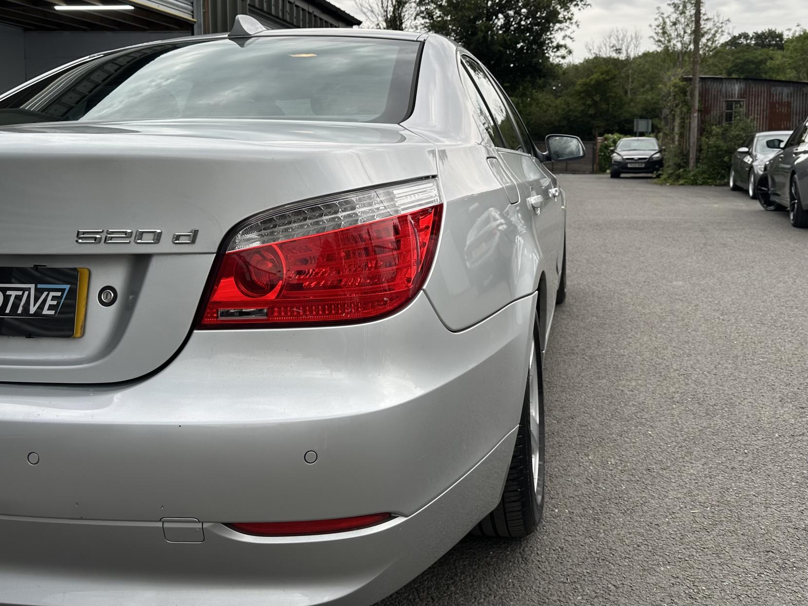 BMW 5 Series 2.0 520d SE Business Edition Saloon 4dr Diesel Steptronic Euro 4 (177 ps)