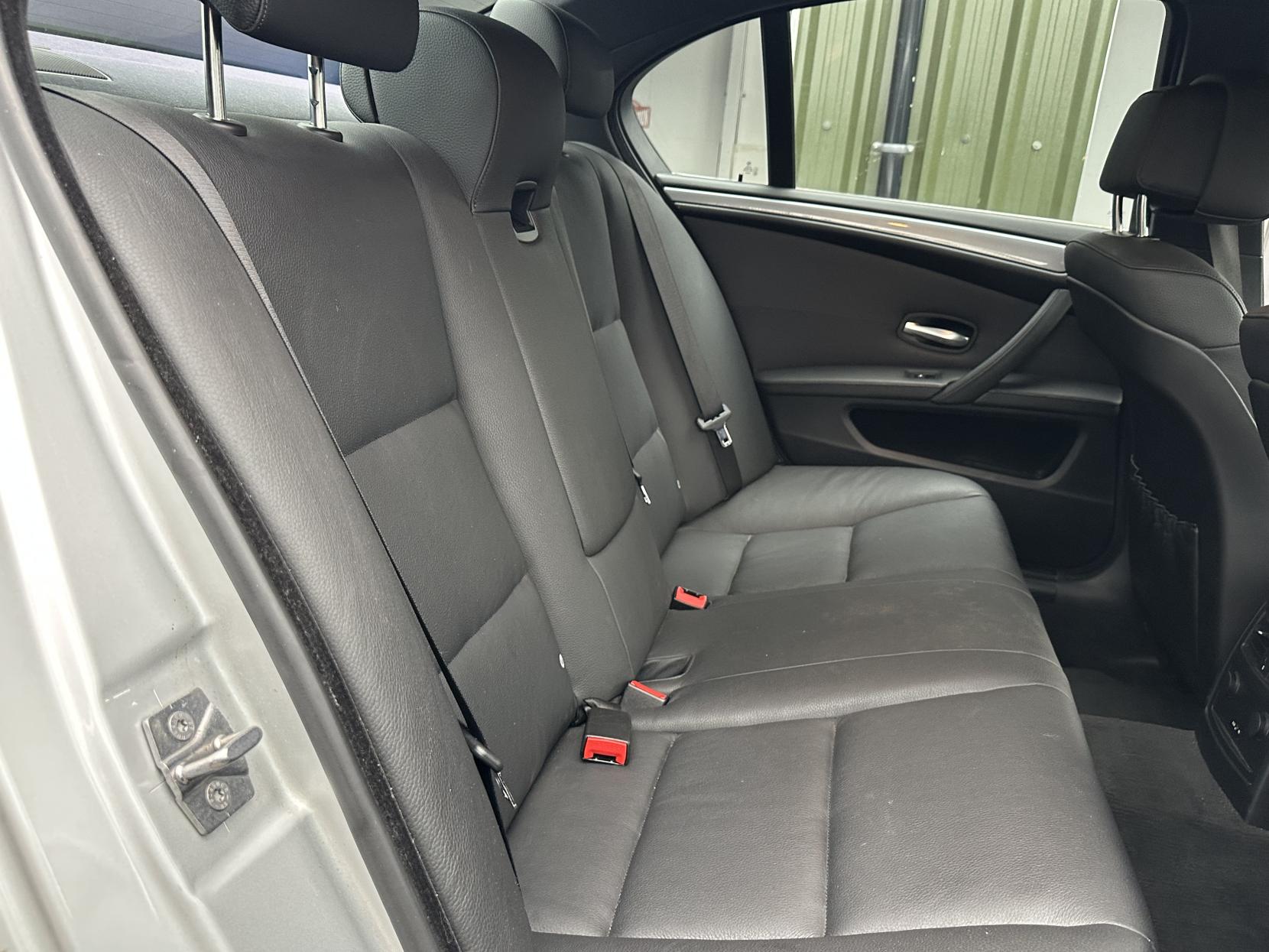 BMW 5 Series 2.0 520d SE Business Edition Saloon 4dr Diesel Steptronic Euro 4 (177 ps)