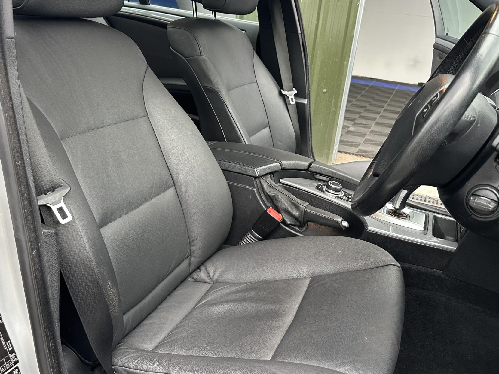 BMW 5 Series 2.0 520d SE Business Edition Saloon 4dr Diesel Steptronic Euro 4 (177 ps)