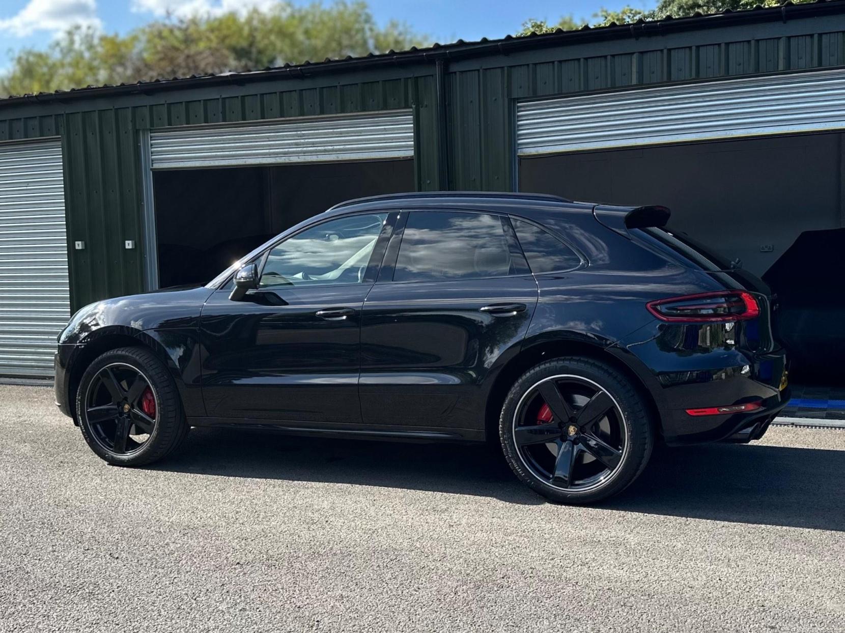 Porsche Macan 3.6T V6 Turbo PDK 4WD Euro 6 (s/s) 5dr