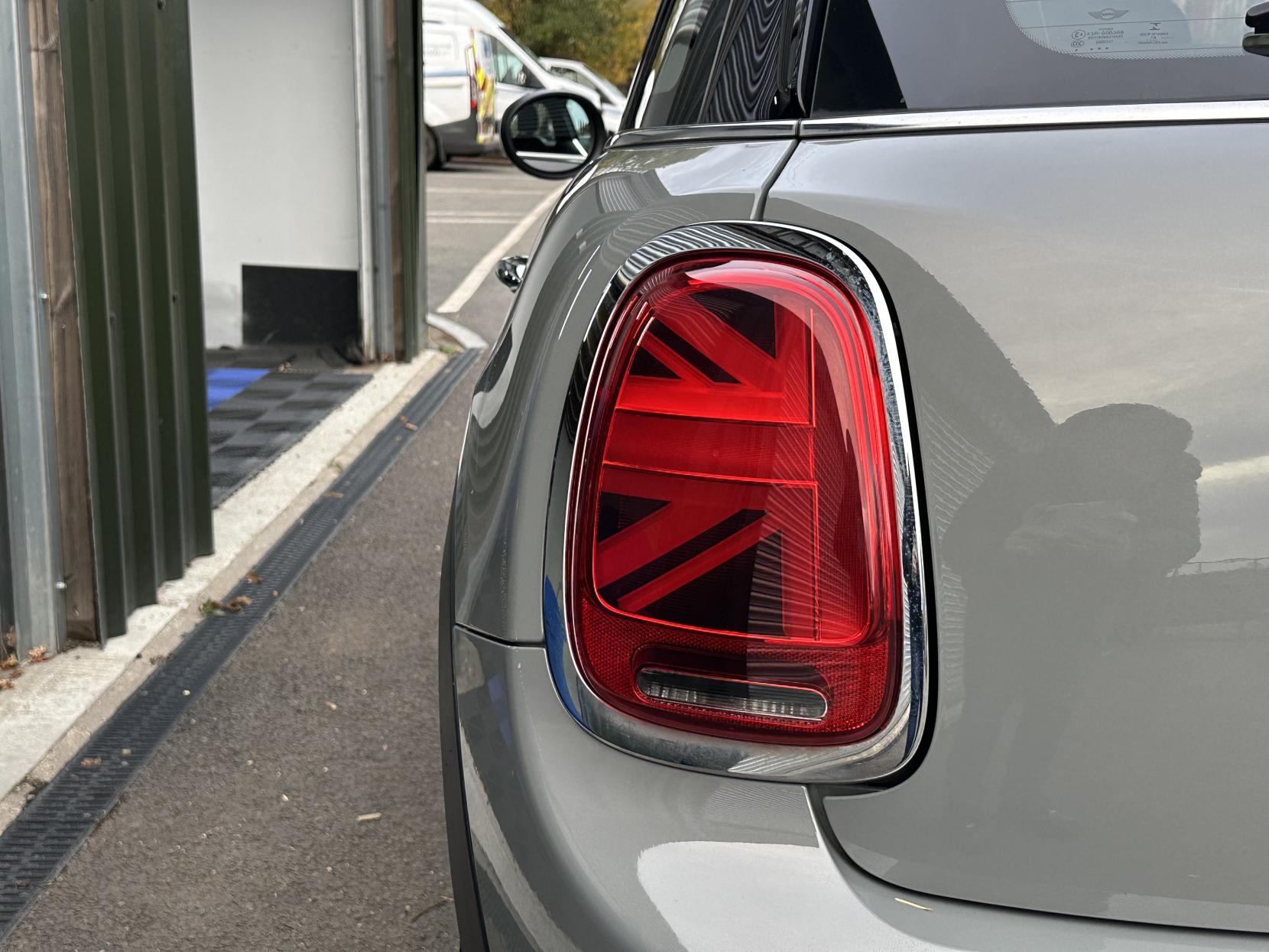 MINI Hatch 1.5 Cooper Classic Hatchback 5dr Petrol Manual Euro 6 (s/s) (136 ps)