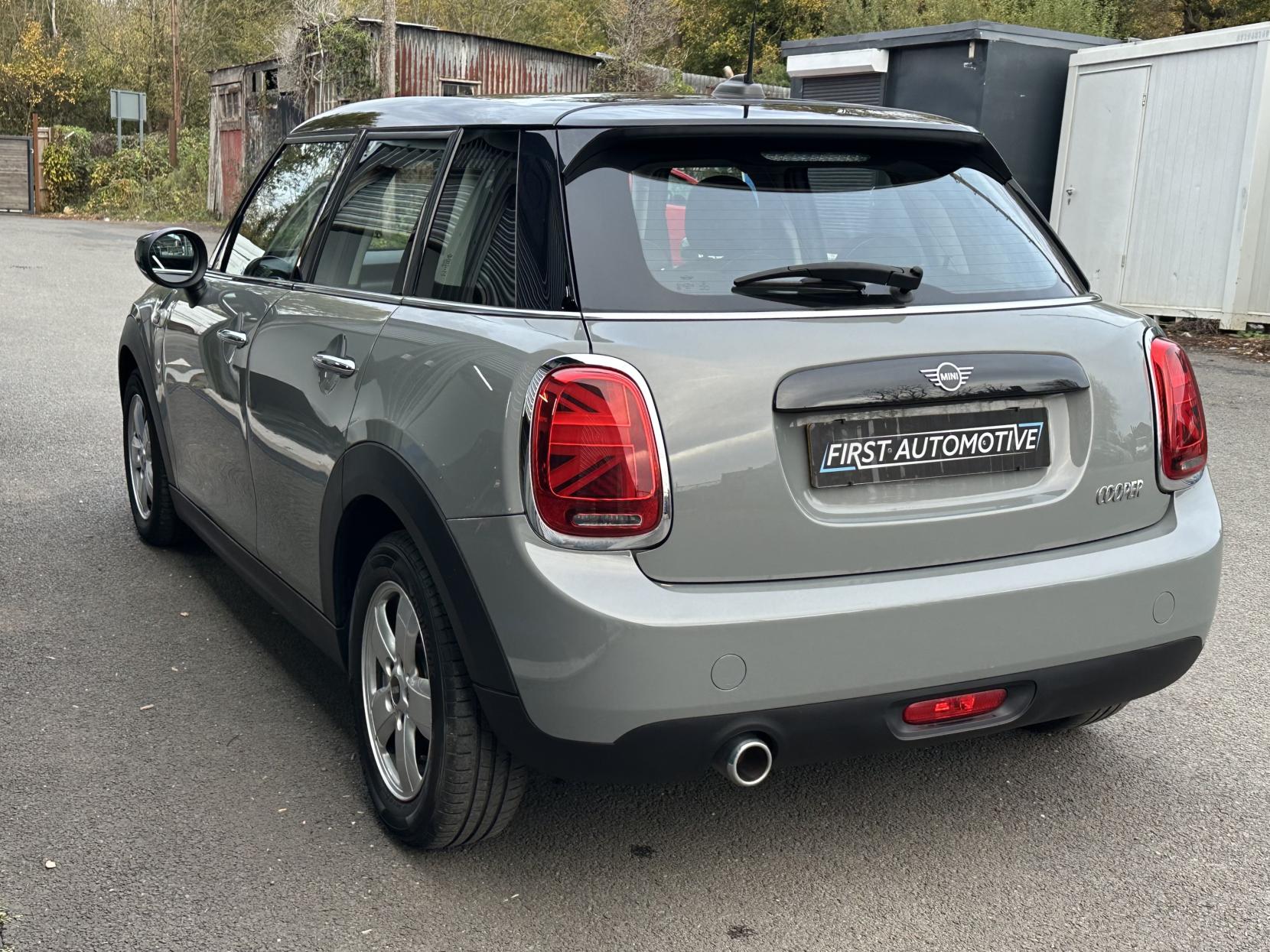 MINI Hatch 1.5 Cooper Classic Hatchback 5dr Petrol Manual Euro 6 (s/s) (136 ps)