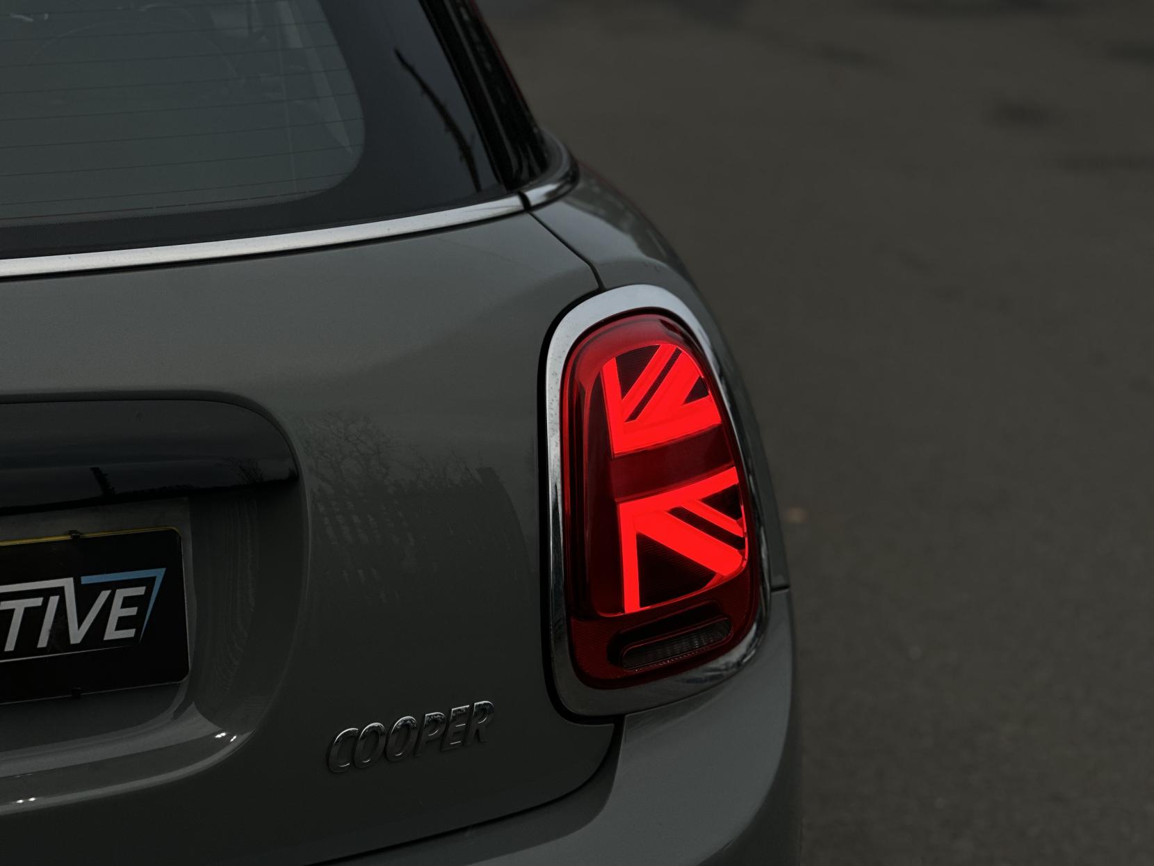 MINI Hatch 1.5 Cooper Classic Hatchback 5dr Petrol Manual Euro 6 (s/s) (136 ps)