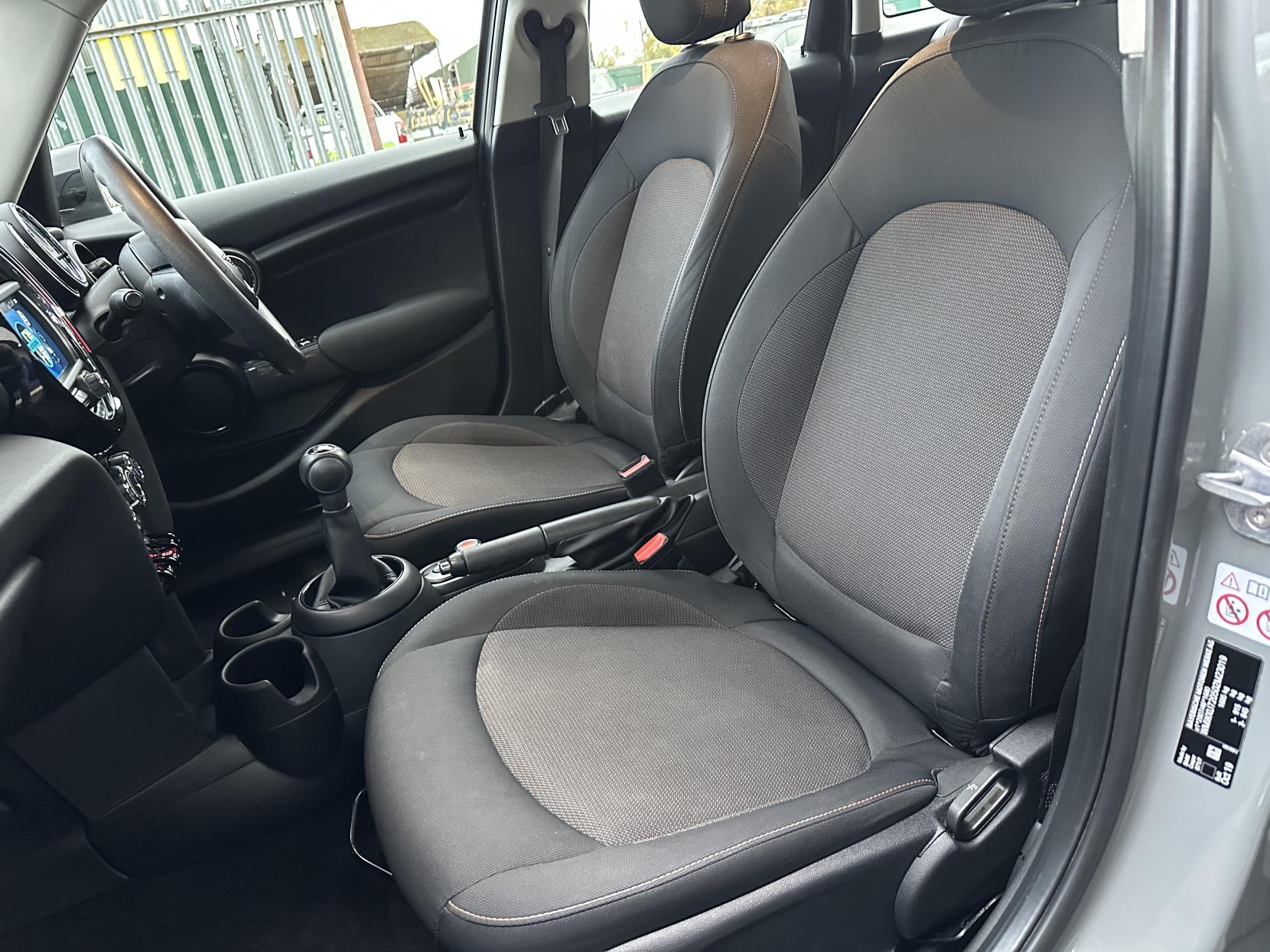 MINI Hatch 1.5 Cooper Classic Hatchback 5dr Petrol Manual Euro 6 (s/s) (136 ps)