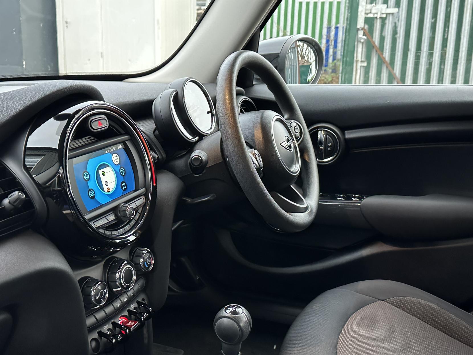 MINI Hatch 1.5 Cooper Classic Hatchback 5dr Petrol Manual Euro 6 (s/s) (136 ps)