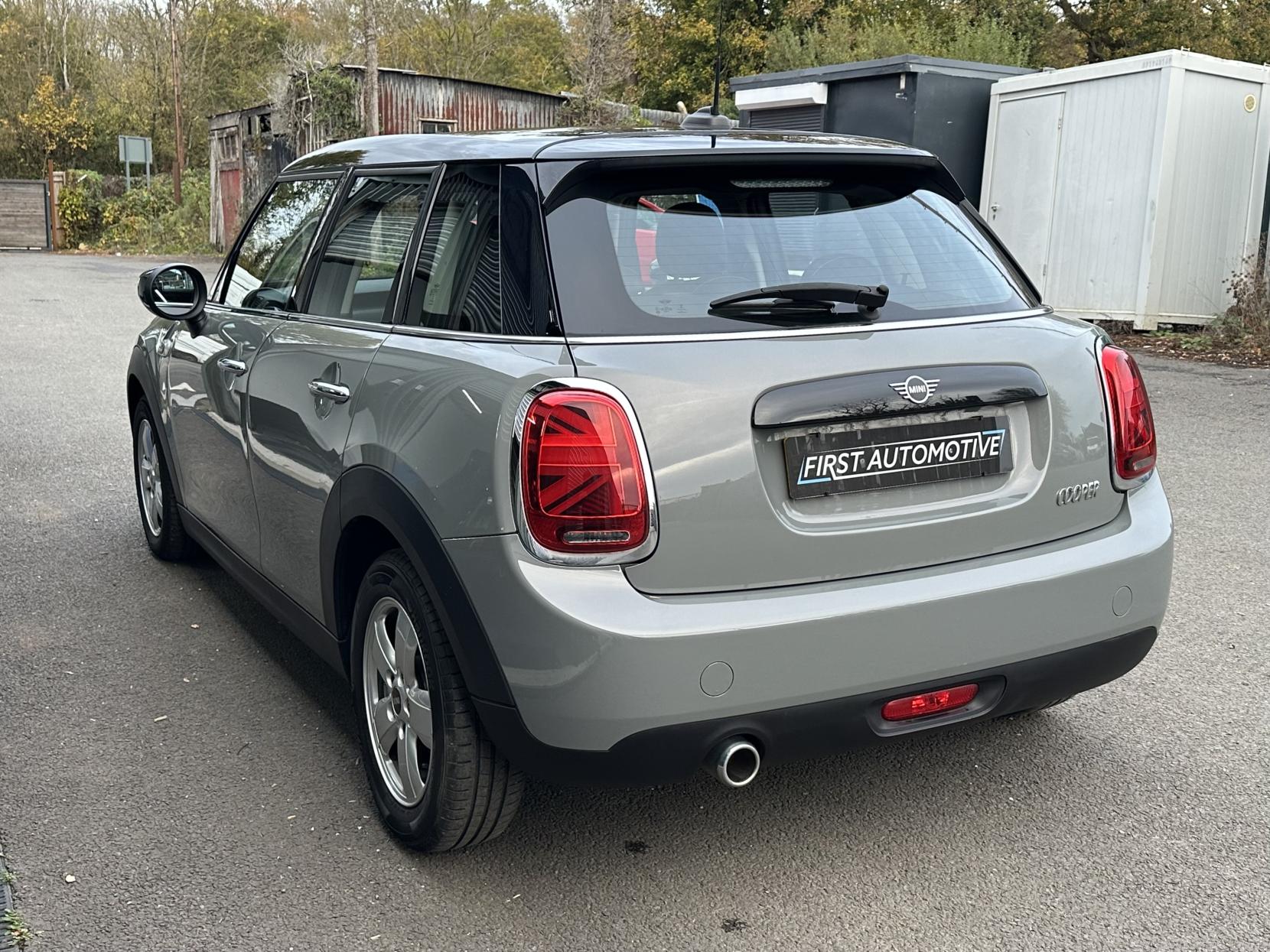 MINI Hatch 1.5 Cooper Classic Hatchback 5dr Petrol Manual Euro 6 (s/s) (136 ps)