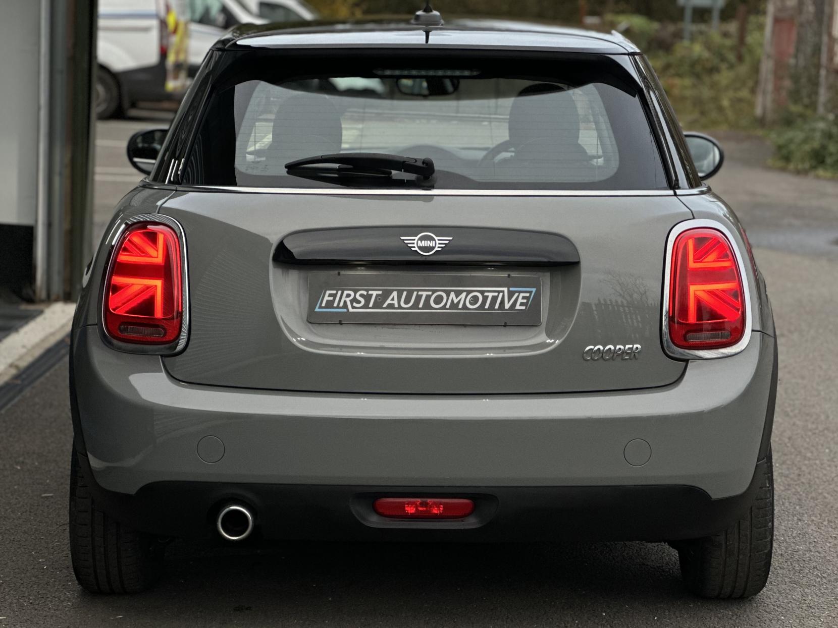 MINI Hatch 1.5 Cooper Classic Hatchback 5dr Petrol Manual Euro 6 (s/s) (136 ps)