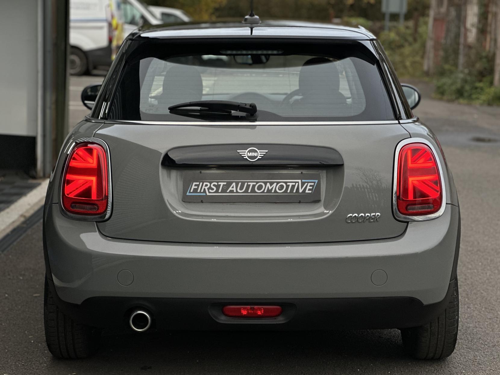 MINI Hatch 1.5 Cooper Classic Hatchback 5dr Petrol Manual Euro 6 (s/s) (136 ps)