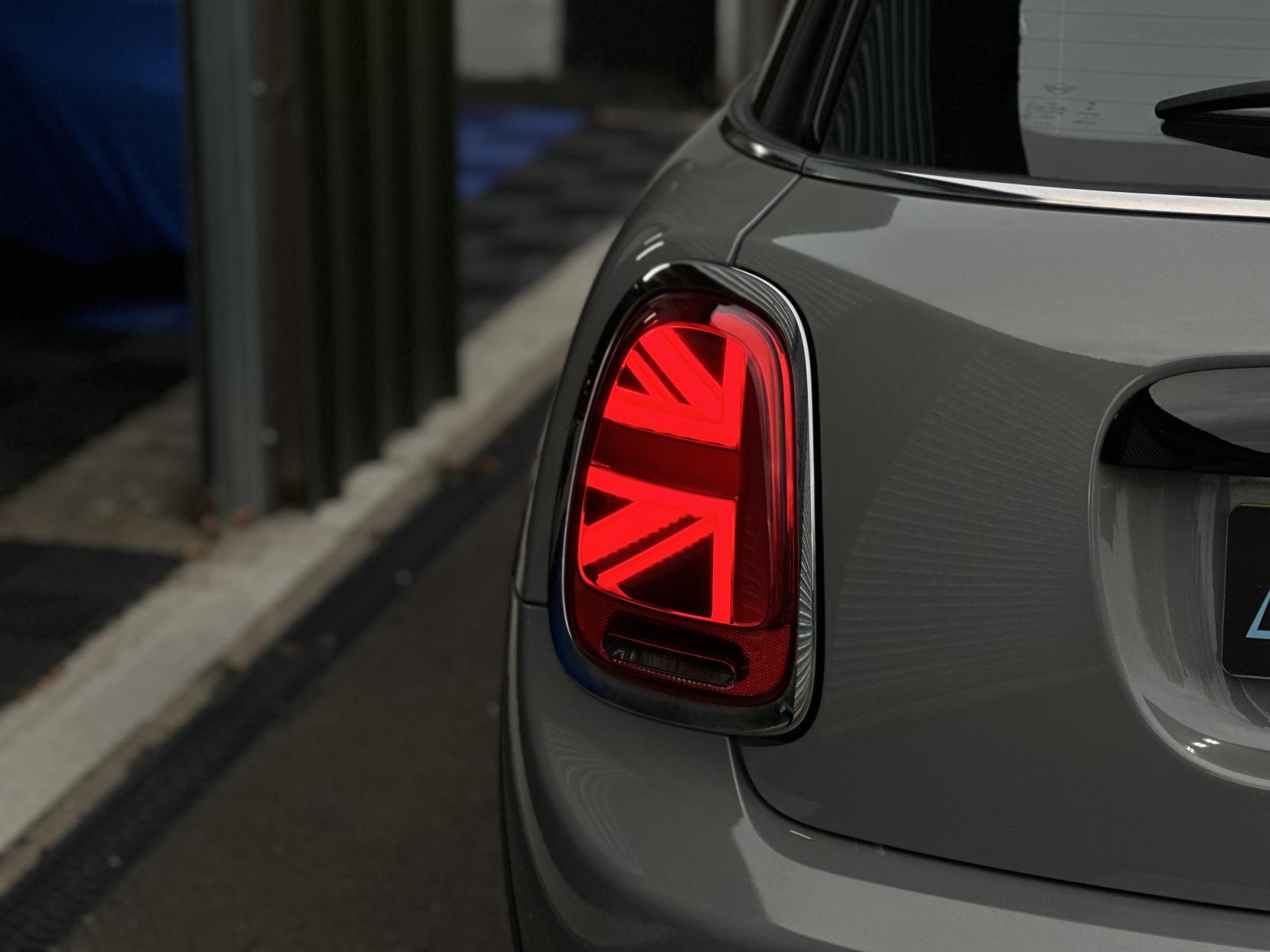 MINI Hatch 1.5 Cooper Classic Hatchback 5dr Petrol Manual Euro 6 (s/s) (136 ps)